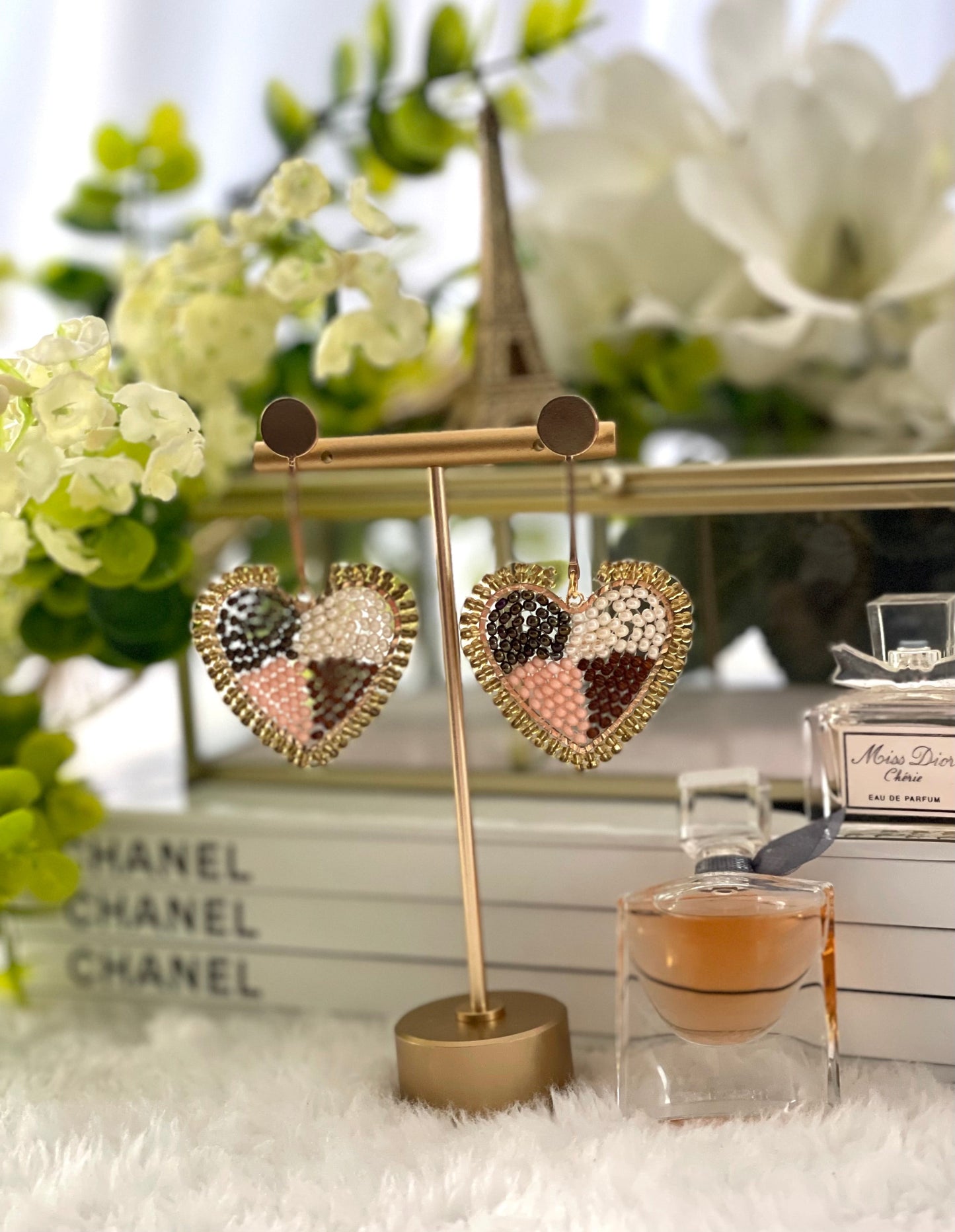 Beaded heart earrings. Ref NAT06
