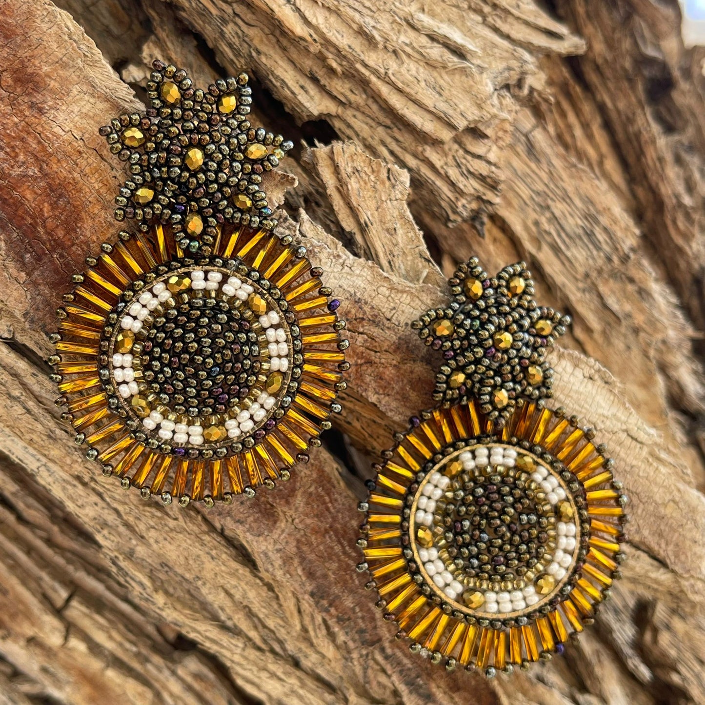 Large beaded earrings with woven clasp Ref. NAT08