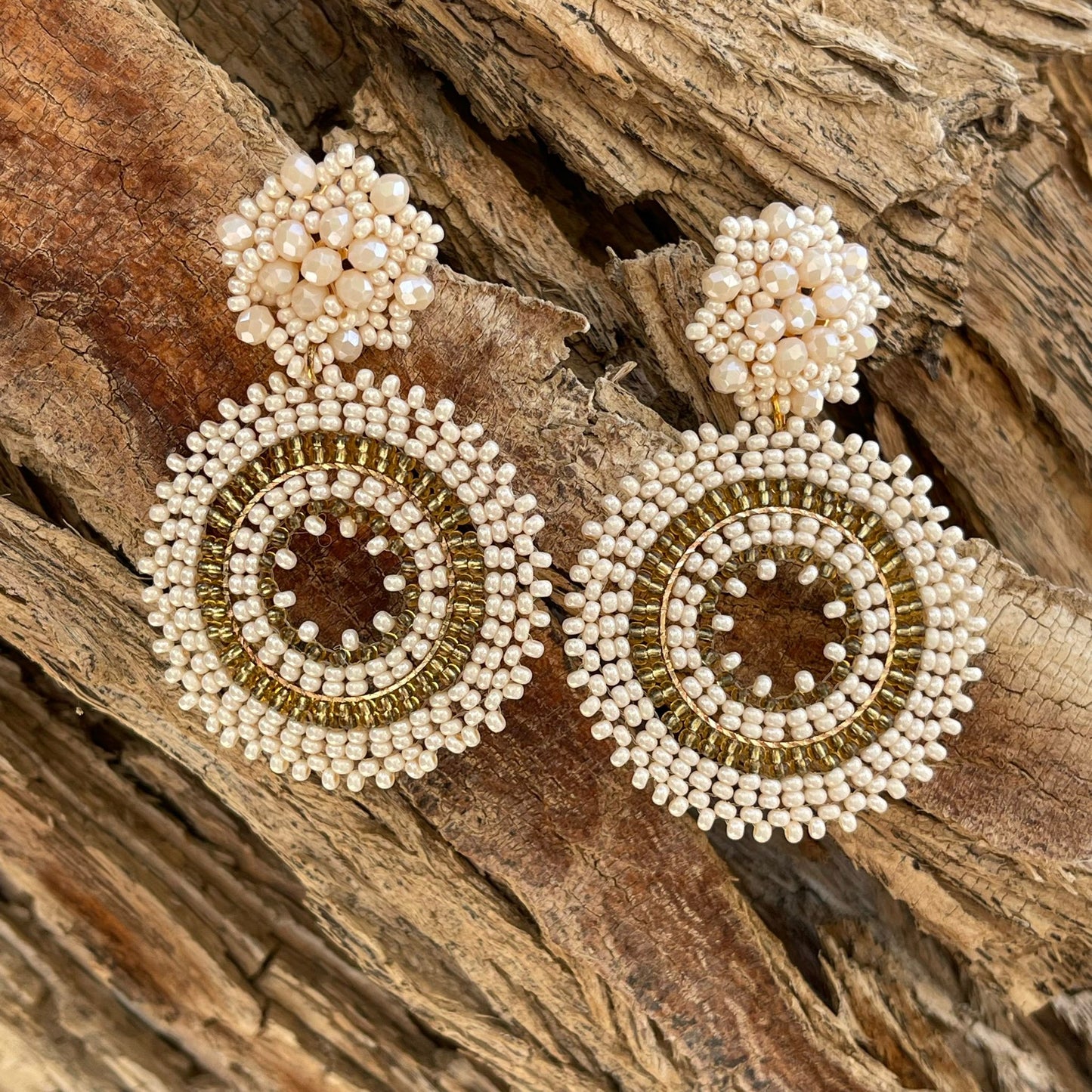 Beaded earrings with woven clasp, Ref. NAT11