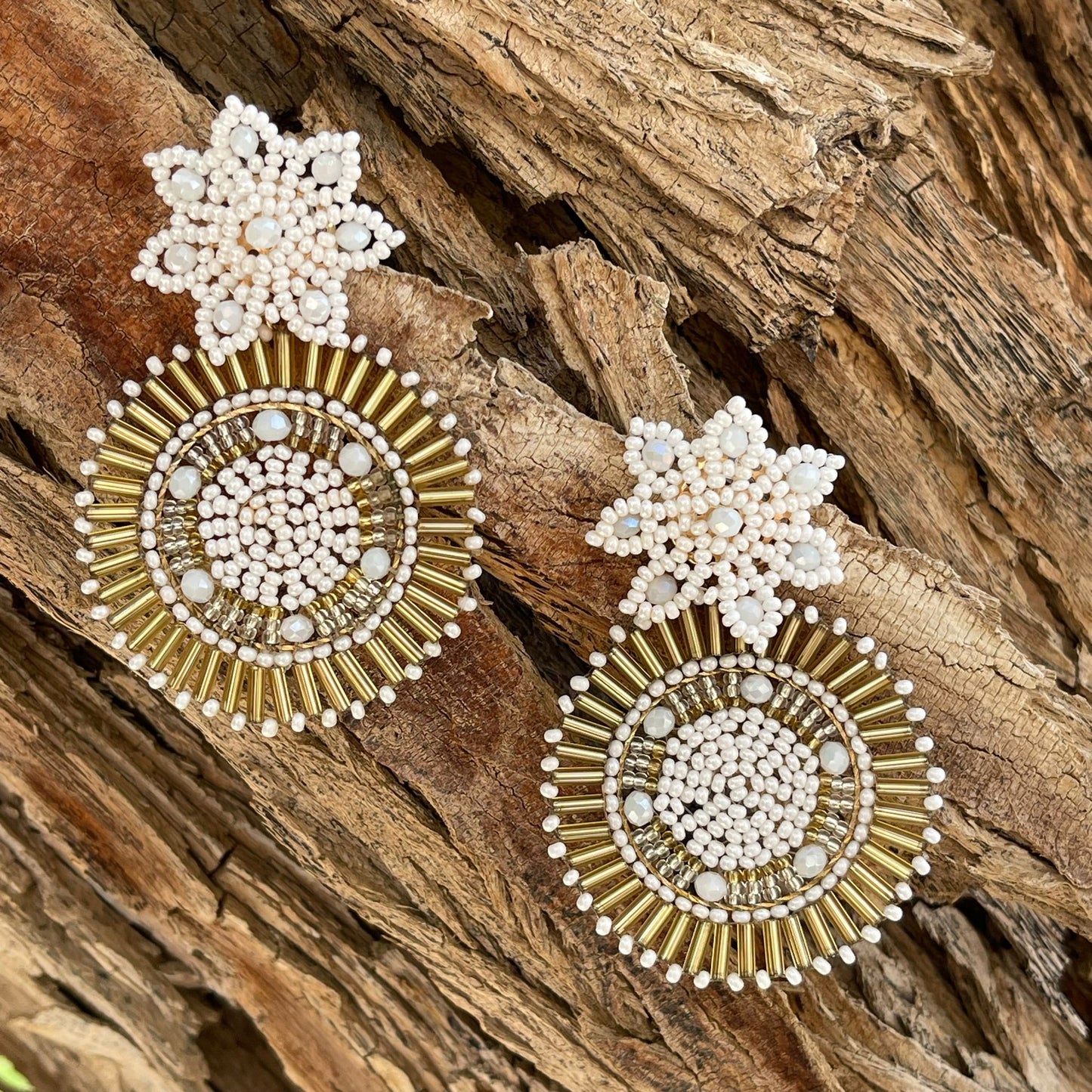 Large beaded earrings with woven clasp Ref. NAT08