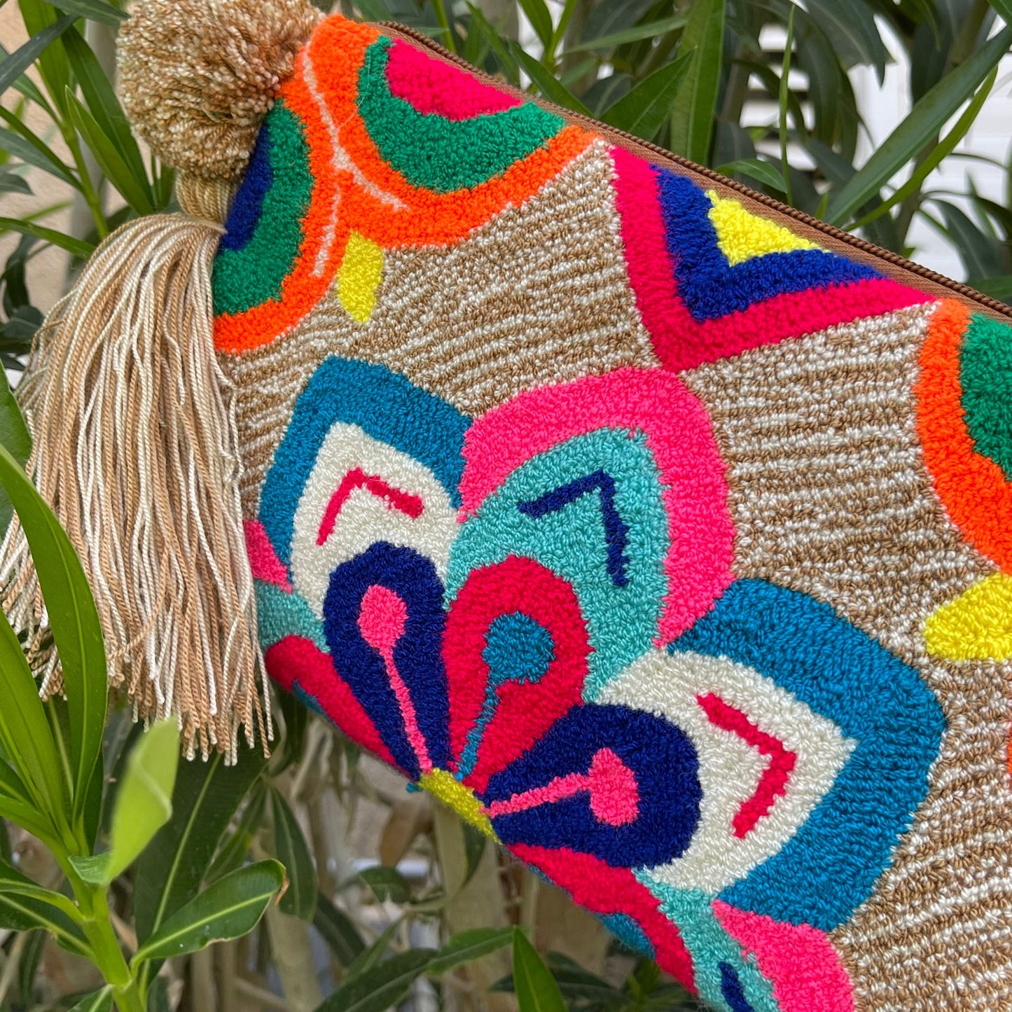 Woven hand bag