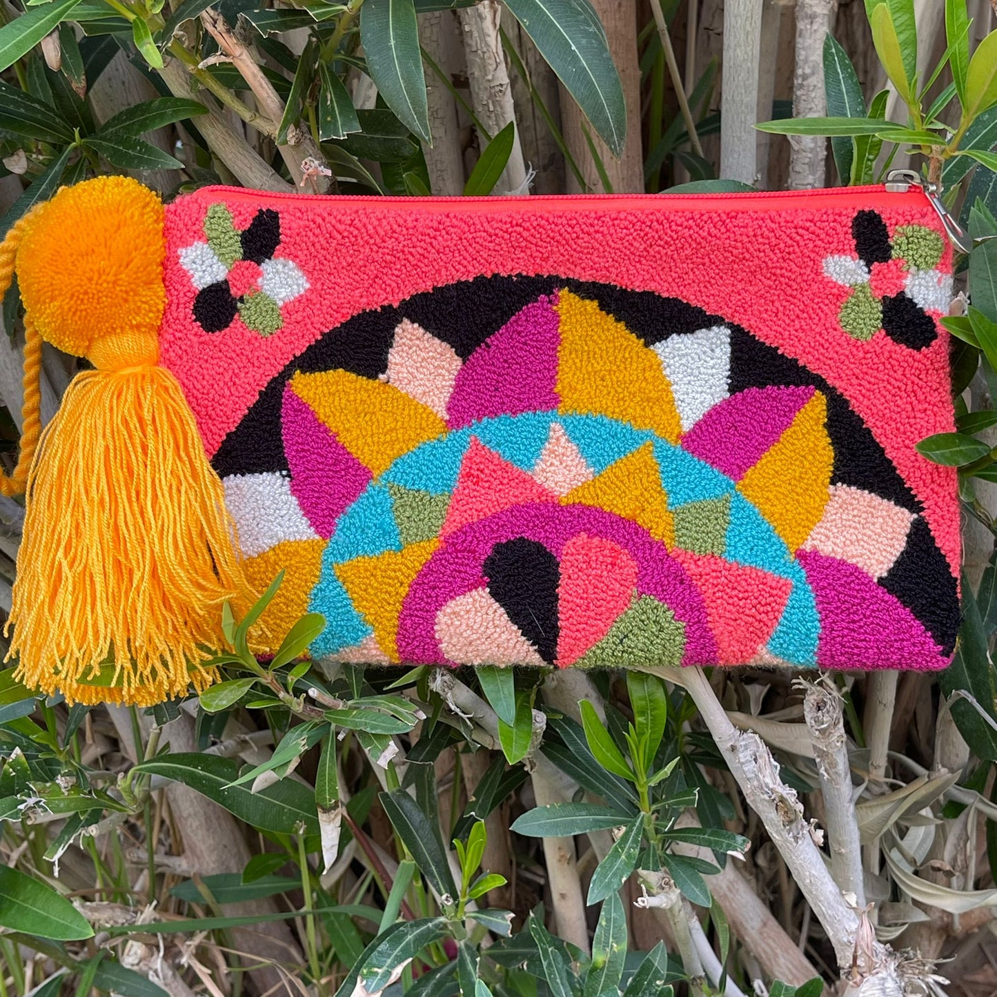 Woven hand bag