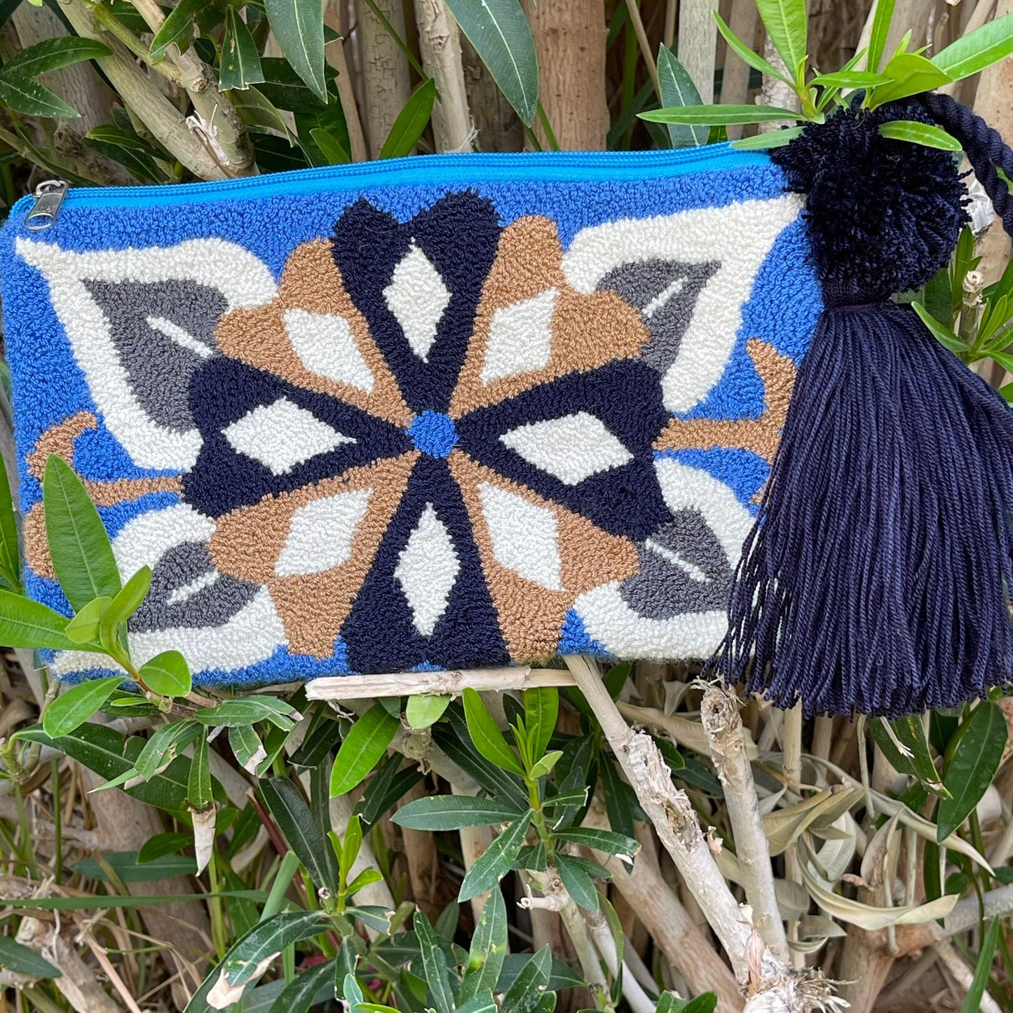 Woven hand bag
