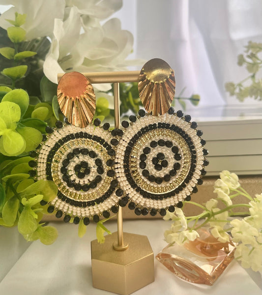 Woven maxi round earrings with beads and golden clasp, Ref. NAT17
